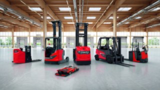 Mehrere Fahrzeuge aus der Produktpalette von Linde Material Handling. Mehrere Fahrzeuge aus der Produktpalette von Linde Material Handling.