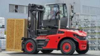 Die drehbare Kabine der Linde Schwerlaststapler H100 - H180. Die drehbare Kabine der Linde Schwerlaststapler H100 - H180.