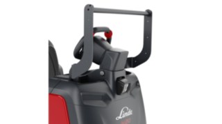 Nahaufname eines Kommissionierstaplers mit Halterung für Zubehör