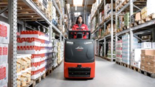 Der Kommissionierer N20 C von Linde Material Handling im Warenlager