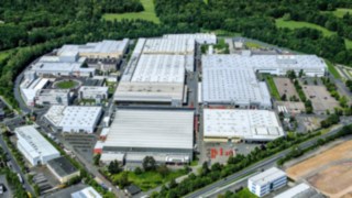 Luftaufnahme eines Produktionsgeländes Luftaufnahme eines Produktionsgeländes