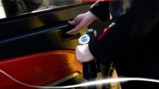 Stapler mit Brennstoffzellentechnologie von Linde Material Handling beim Betanken. Stapler mit Brennstoffzellentechnologie von Linde Material Handling beim Betanken.