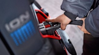 Die Lithium-Ionen-Technologie von Linde Material Handling ist nun auch für Stapler im Traglastbereich von bis zu 8 Tonnen verfügbar. Lithium-Ionen-Technologie von Linde Material Handling