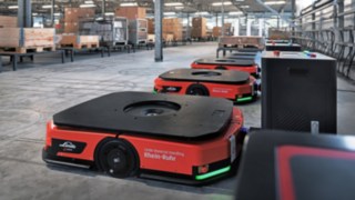 Mehrere AMR Linde C-MATIC stehen in Reihe 