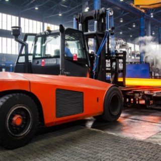 Der Linde Material Handling H160 ist auch für präzises Handling geeignet. Der Linde Material Handling H160 fährt über das Gelände von Bohemia Rings.