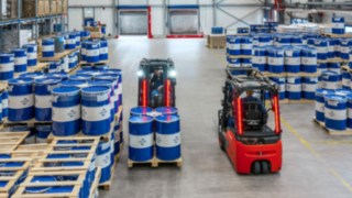 Zwei Linde Elektrostapler Xi20 P im Einsatz bei Fuchs Lubricants Germany