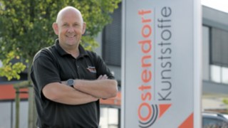 Uwe Fröhle, Technischer Betriebsleiter bei Ostendorf, kann sich den Linde Xi sehr gut im Regeldienst vorstellen. Uwe Fröhle steht vor dem Firmengebäude von Gebr. Ostendorf GmbH in Vechta.