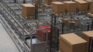 Blick auf die Elektrobodenbahn und Transportware