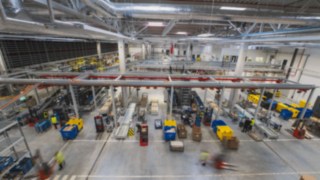 Mehrere Linde Hochhubwagen befinden sich im Einsatz im KION Regional Distribution Center Mehrere Linde Hochhubwagen befinden sich im Einsatz im KION Regional Distribution Center