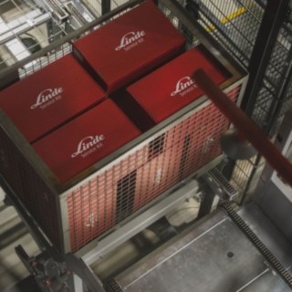 Linde Service Kits werden in Gitterboxen transportiert Linde Service Kits werden in Gitterboxen transportiert
