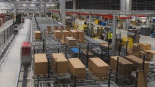 Blick auf die Elektrobodenbahn und Packplätze Blick auf die Elektrobodenbahn und Packplätze