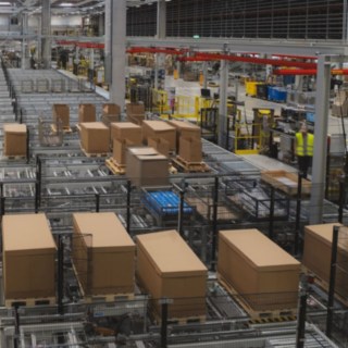 Blick auf die Elektrobodenbahn und Packplätze Blick auf die Elektrobodenbahn und Packplätze