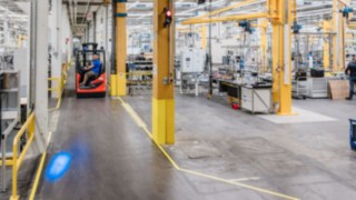 Linde Schubmaststapler mit Linde BlueSpot
