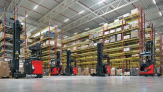 Linde R-MATIC automatisierte Schubmaststapler im Einsatz bei Simon Hegele Linde R-MATIC automatisierte Schubmaststapler im Einsatz bei Simon Hegele