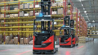 Mehrere automatisierte Schubmaststapler Linde R-MATIC bei Simon Hegele im Einsatz