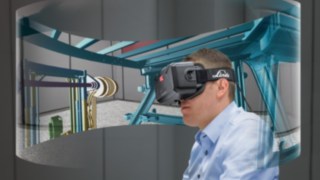 LSP-Systemcheck am virtuellen Gabelstapler Mit der Datenbrille bewertet der Ingenieur die Sichtverhältnisse aus der Position des Staplerfahrers. Die 3D-Rundumsicht basiert auf den CAD-Daten des Gabelstaplers. So können auch neue Anbauteile wie Hubmasten schon in der Entwicklungsphase getestet werden.