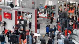 Im Mai 2016 geht Linde Material Handling zum zweiten Mal mit dem erfolgreichen Messe-Format „World of Material Handling“ an den Start. Im Mittelpunkt des Kundenevents steht im nächsten Jahr eine sich zunehmend vernetzende, digitalisierte und automatisierte innerbetriebliche Logistik.