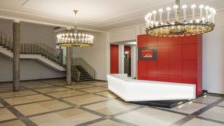 Das neugestaltete Foyer im Headquarter von Linde Material Handling Das neugestaltete Foyer im Headquarter von Linde Material Handling