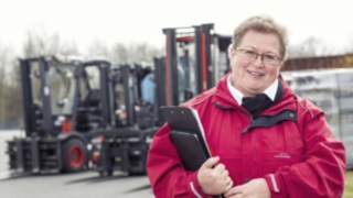 Erstmals gewinnt eine Frau den Preis Verkaufsberaterin Petra Knobloch (61) aus Dresden ist Deutschlands erfolgreichste Staplerverkäuferin des Jahres.