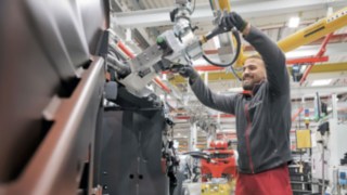 Linde Mitarbeiter in der Produktion