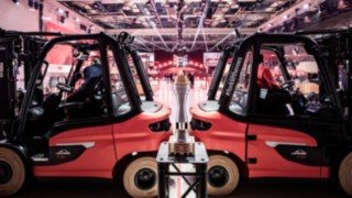Der StaplerCup von Linde ist ein jährliches Highlight. Zwei Stapler auf dem StaplerCup von Linde Material Handling